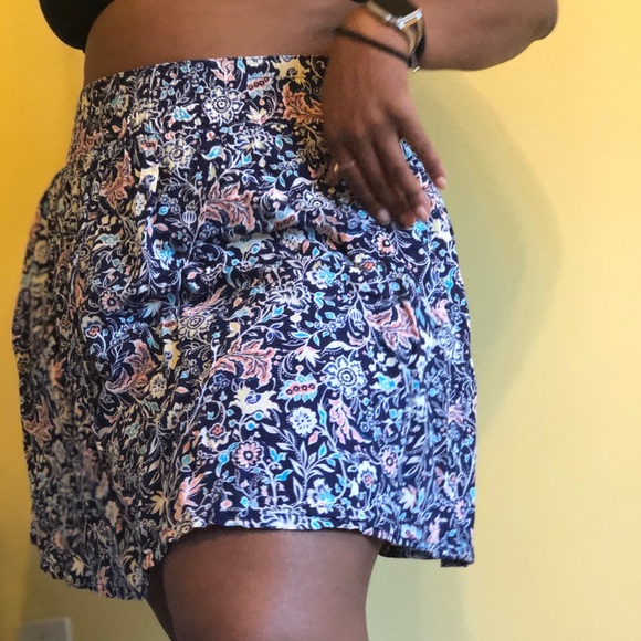 Plus size vintage floral print mini skirt - Picture 3 of 5